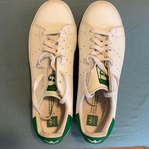 Stan Smith Adidas! Never Worn, just a little dusty!!